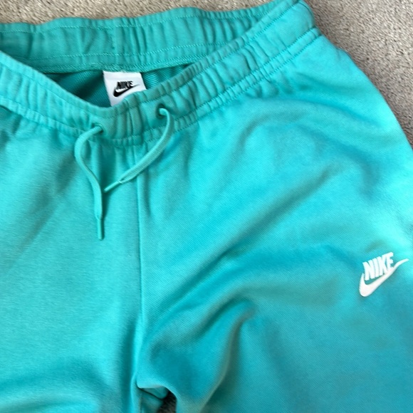 Nike sweatpants - Picture 2 of 3